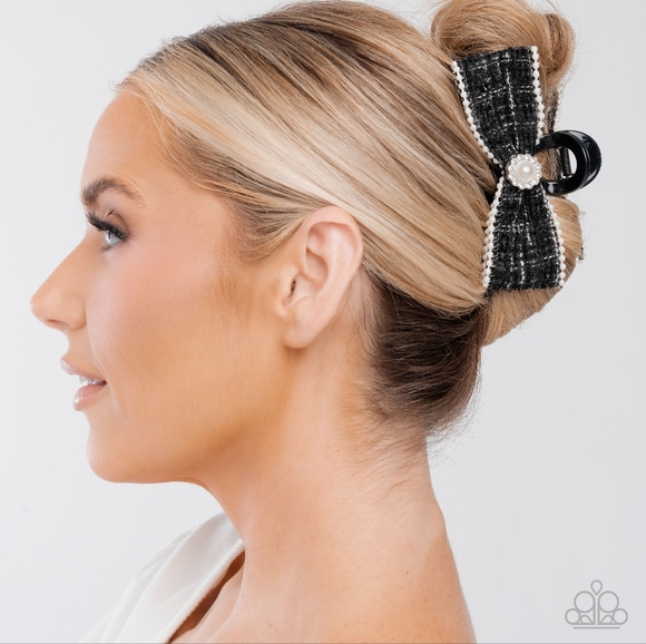 Elegant Black Hair Clip with Pearl Accent - Picture 2 of 2